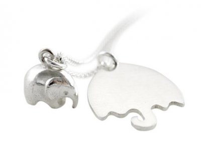 Barnhalsband+i+silver+En+elefant+balanserade