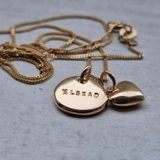 Minnen av guld 3,1g - gravyr Älskad på guldberlock av återvunnet guld