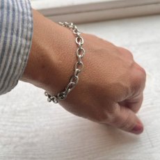 Maffigt rostfritt armband med sköna rundade ovala länkar