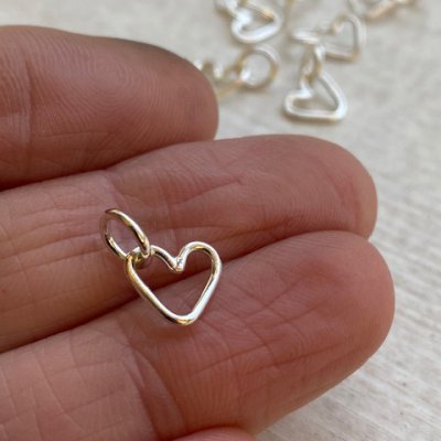 Trådhjärta i silver - supergulligt litet unikt hjärta i silver!